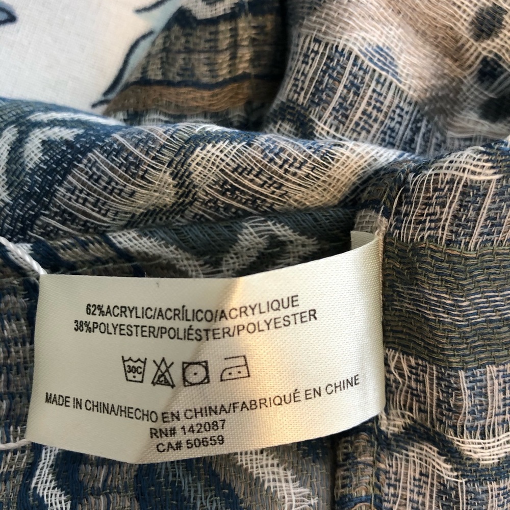 Large scarf - Picture 3 of 5